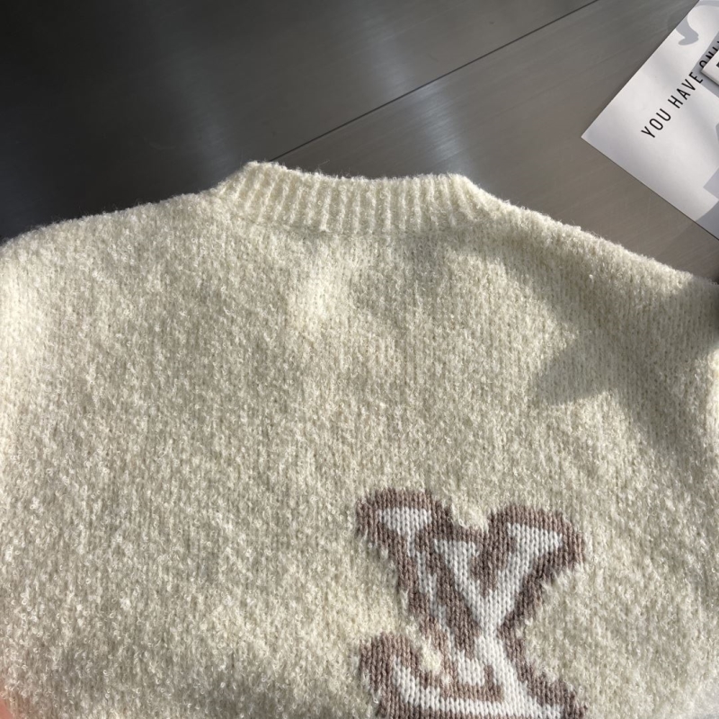 l0vis Vvtt0n sweater